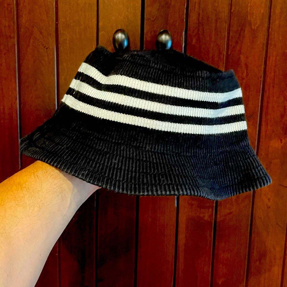 Vintage adidas bucket hat